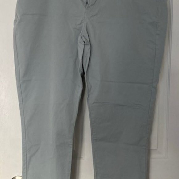 Clearance: Gap Cropped Chinos - Picture 1 of 4
